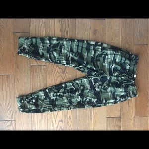 Cropped camo joggers